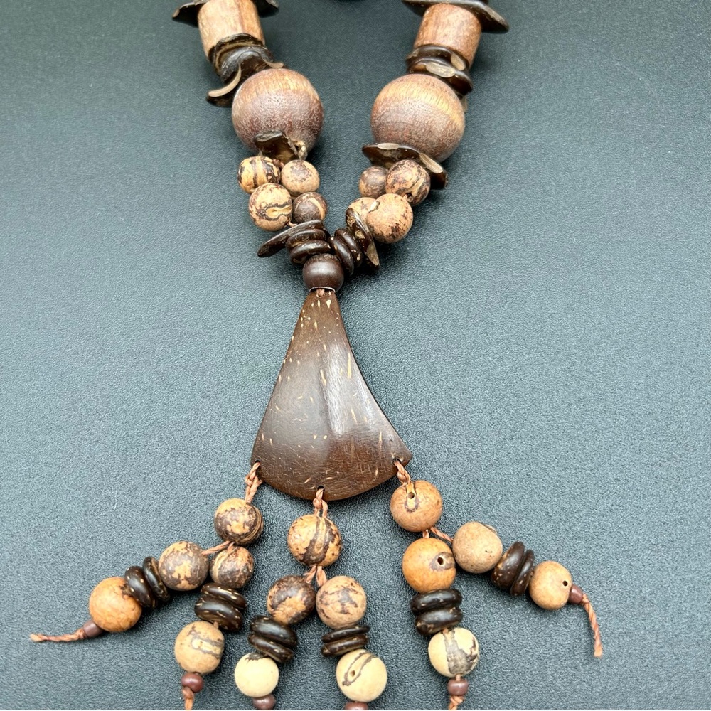Wood 20 inches long necklace.